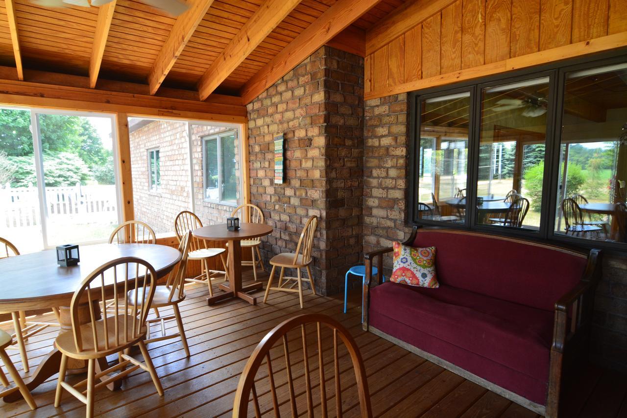 Hop & Vine Inn Fennville Esterno foto