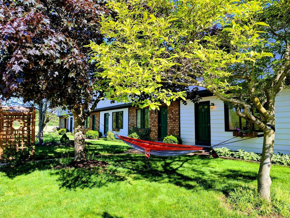 Hop & Vine Inn Fennville Esterno foto